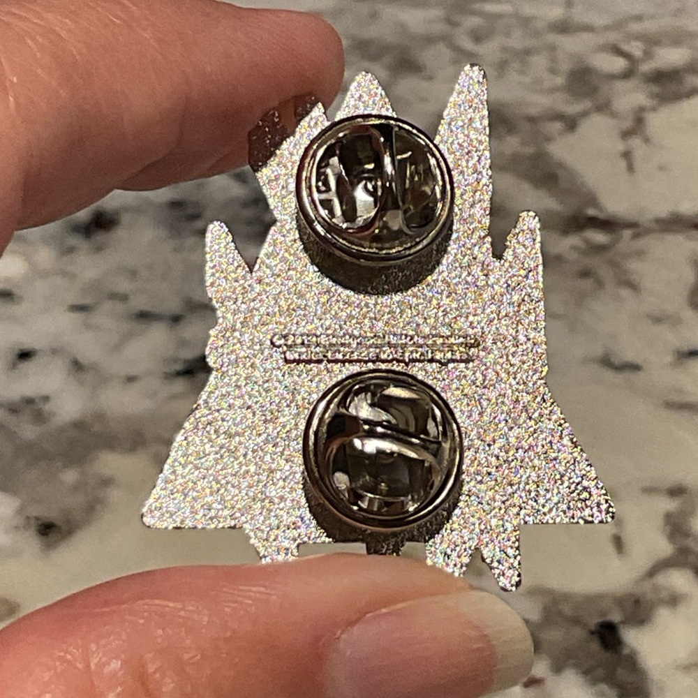 NWOT Def Leppard Rock Brigade 2019 Tour Pin - Picture 2 of 4
